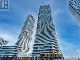 3900 Confederation Pkwy in Mississauga, ON - Building Photo