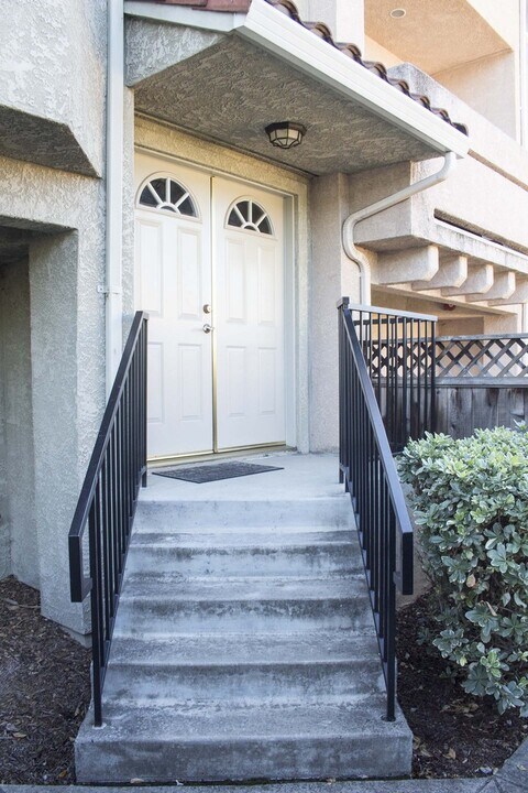 25105 Angelina Ln in Hayward, CA - Building Photo