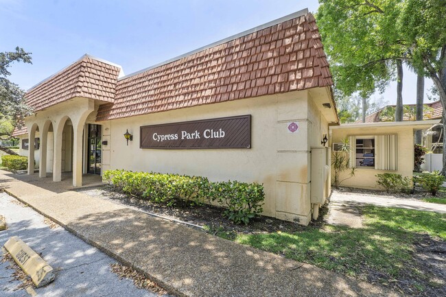 126 S Cypress Rd in Pompano Beach, FL - Building Photo - Building Photo