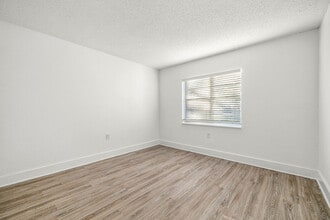 Skye Oaks in Brandon, FL - Foto de edificio - Building Photo