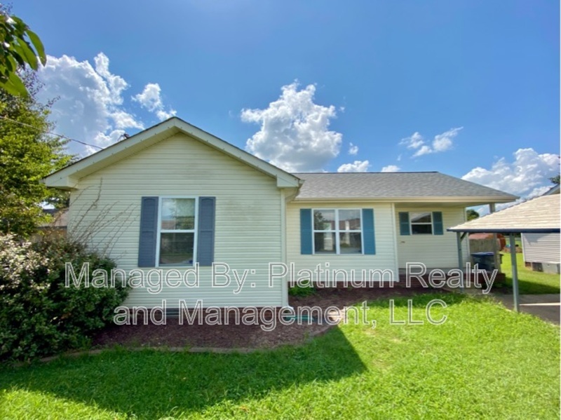 1956 Timberline Cir in Oak Grove, KY - Building Photo