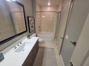 8261 NW 44th St, Unit B3 in Doral, FL - Foto de edificio - Building Photo