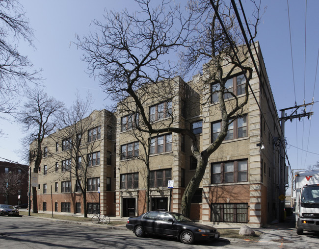 Diversey Square I Apartments in Chicago, IL - Building Photo - Building Photo