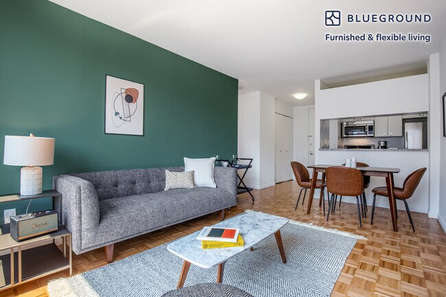 400 Chambers St in New York, NY - Building Photo - Building Photo