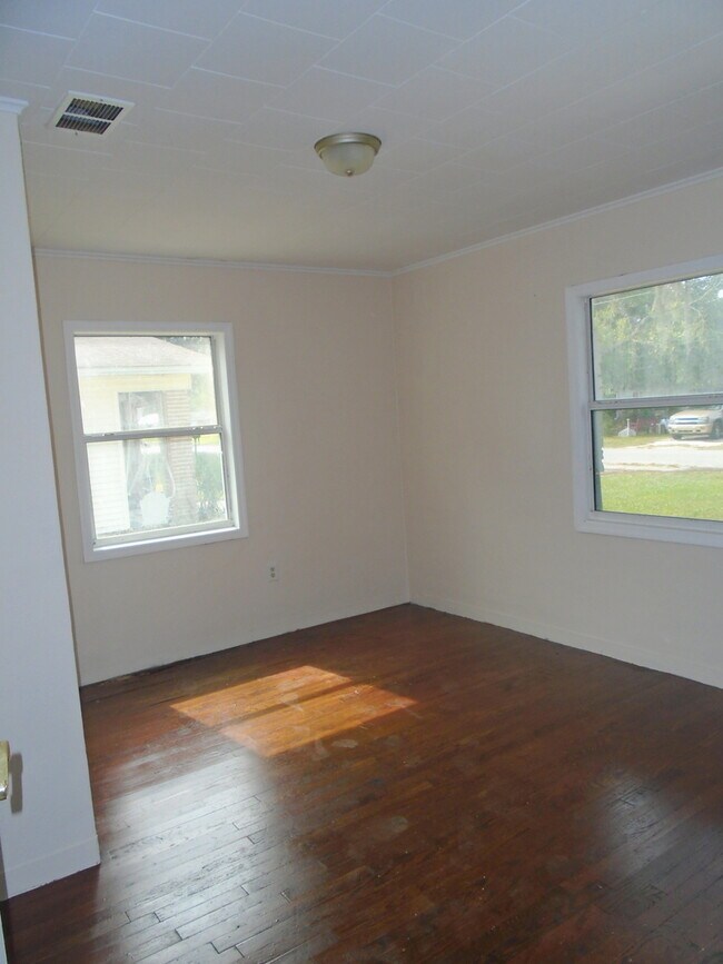 4940 9th St in Zephyrhills, FL - Building Photo - Building Photo