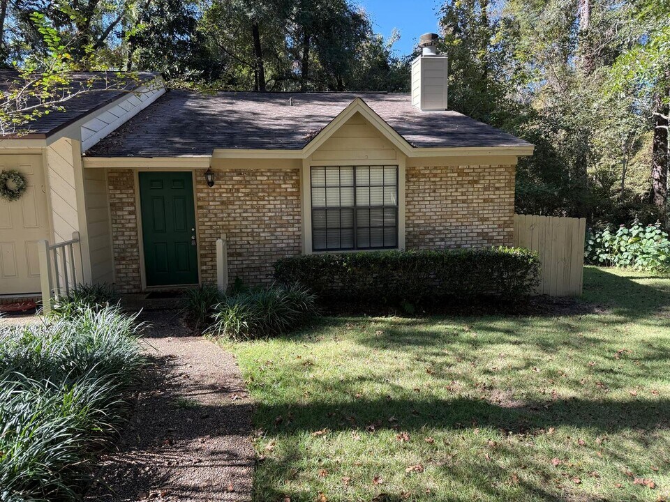 112 Whetherbine Way W in Tallahassee, FL - Building Photo