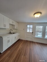 14 Richard St in Ansonia, CT - Foto de edificio - Building Photo