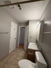 203 Deerfield Ln in Lawrence, KS - Building Photo - Building Photo