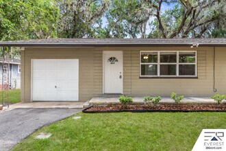 923 Kingston Ave in Daytona Beach, FL - Building Photo - Building Photo