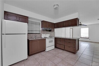 12 S 31st St in McAllen, TX - Building Photo - Building Photo