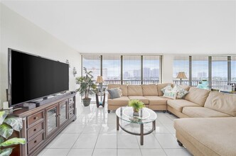 2017 S Ocean Dr, Unit 610 in Hallandale Beach, FL - Building Photo - Building Photo