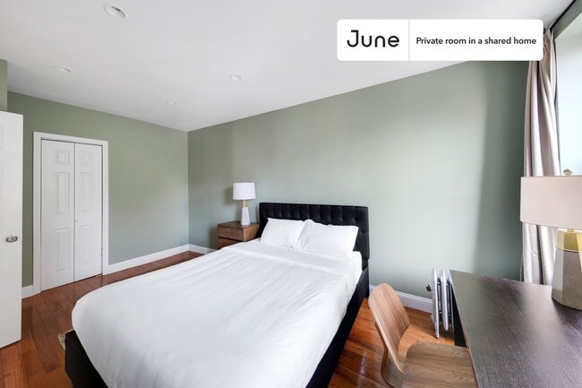 Private bedroom in 4 bed/2 bath Home in New York, NY - Building Photo - Building Photo