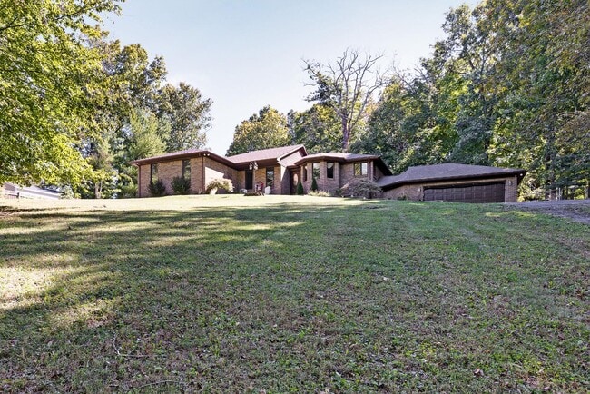 306 Forest Trce in Radcliff, KY - Building Photo - Building Photo