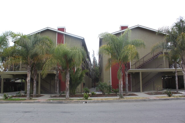 830 St Louis Ave in Long Beach, CA - Foto de edificio - Building Photo