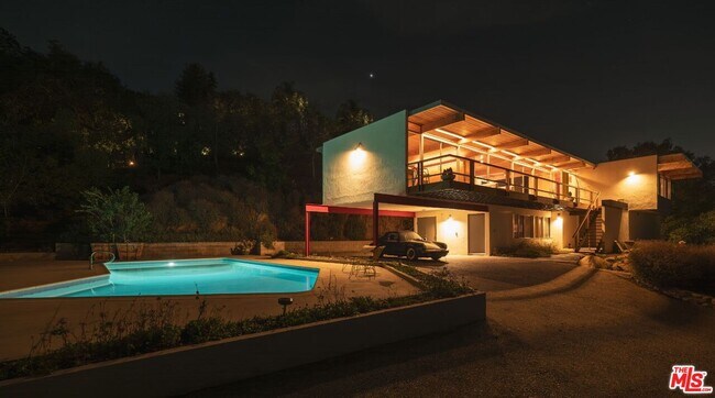 7820 Mulholland Dr in Los Angeles, CA - Building Photo - Building Photo