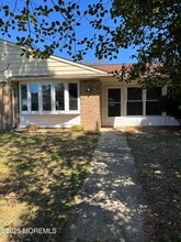 42 Buckingham Dr in Manchester Township, NJ - Building Photo - Building Photo