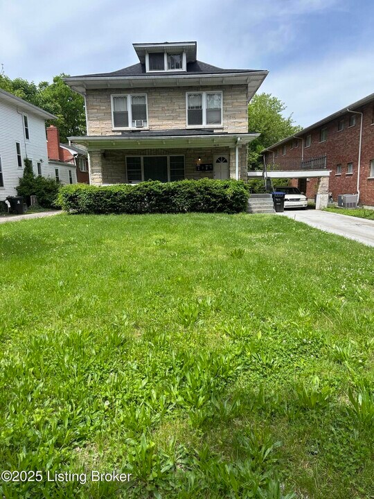 4616 Southern Pkwy in Louisville, KY - Building Photo