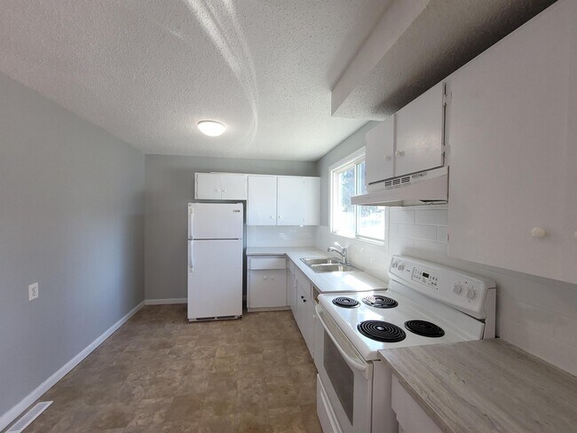 2531-2135 135 Ave NW in Edmonton, AB - Building Photo - Building Photo
