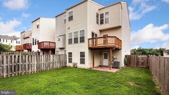 14527 Pittman Ct in Centreville, VA - Building Photo