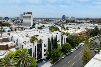 11636 Montana Ave in Los Angeles, CA - Building Photo - Building Photo