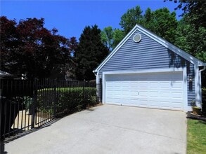 351 Pinehurst Way in Canton, GA - Foto de edificio - Building Photo