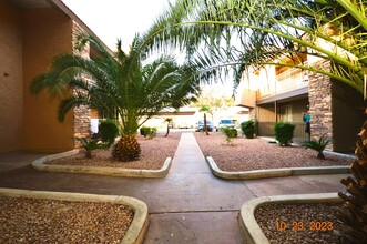 4990 River Glen Dr in Las Vegas, NV - Building Photo - Building Photo