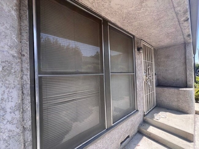 502 S Santa Fe St-Unit -#A in Visalia, CA - Foto de edificio - Building Photo