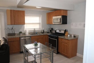 19315 Roscommon St in Harper Woods, MI - Building Photo - Building Photo