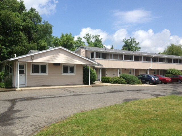 College Inn Apartments in Amherst, MA - Building Photo