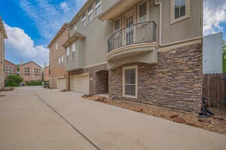912 W 25th St in Houston, TX - Foto de edificio - Building Photo