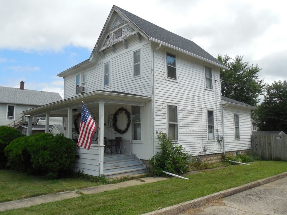 517 N Main St in Rochelle, IL - Building Photo