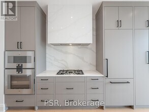 2010-2010 Bathurst St in Toronto, ON - Building Photo - Building Photo