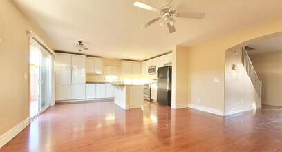 229 Fairway Woods Dr in Las Vegas, NV - Building Photo - Building Photo