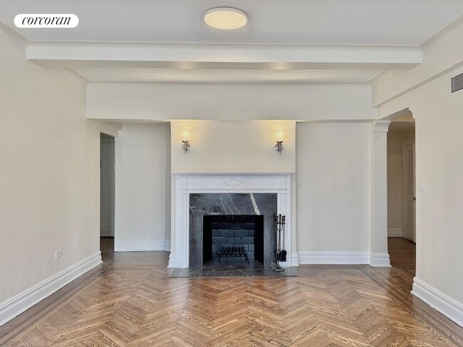 210 E 68th St in New York, NY - Building Photo - Building Photo
