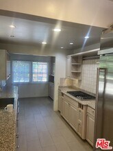 1257 Sunset Plaza Dr in Los Angeles, CA - Building Photo - Building Photo