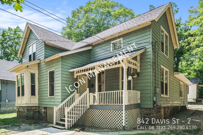 842 Davis St in Kalamazoo, MI - Building Photo - Building Photo