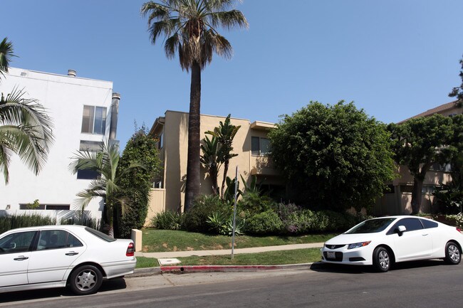 11921 Goshen Ave in Los Angeles, CA - Foto de edificio - Building Photo