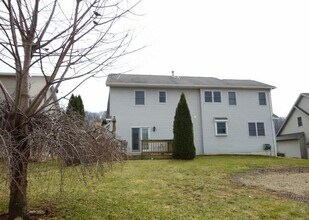 317 Sycamore Ln in Blandon, PA - Building Photo - Building Photo