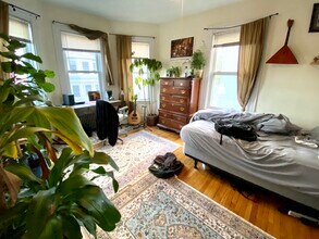 8 Oswald St, Unit 3 in Boston, MA - Building Photo - Building Photo