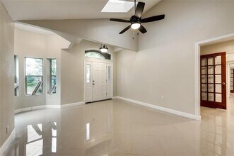 1919 E Branch Hollow Dr in Carrollton, TX - Building Photo - Building Photo
