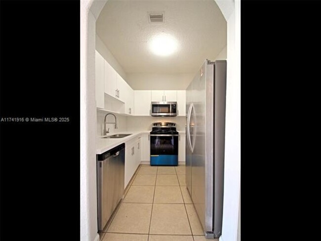 1301 N Santa Catalina Cir in North Lauderdale, FL - Building Photo - Building Photo