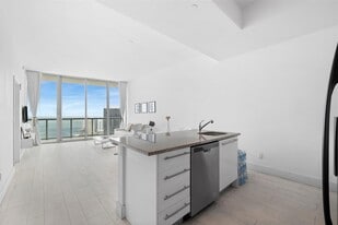 888 Biscayne Blvd, Unit 5002 in Miami, FL - Building Photo