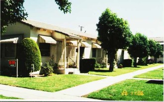 5940-5942 1/2 Camellia Av Apartments