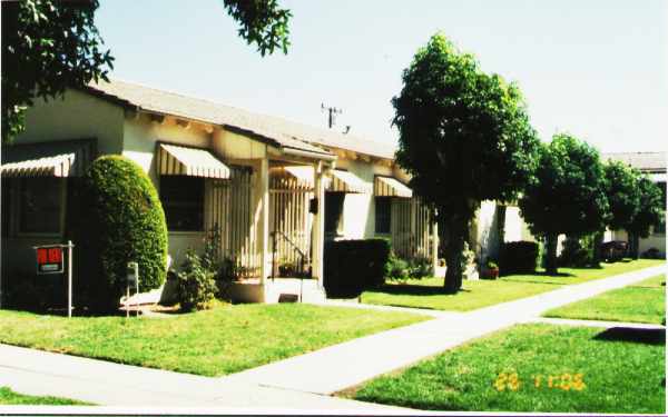 5940-5942 1/2 Camellia Av in Temple City, CA - Foto de edificio