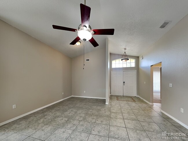 7641 Manor Dr in Lakeland, FL - Building Photo - Building Photo