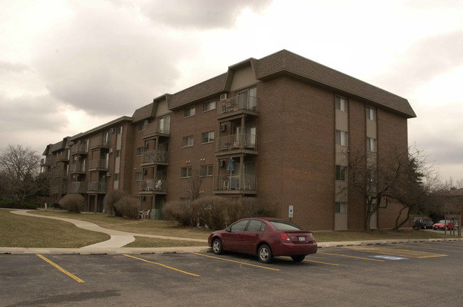 Lisle Place Condominiums