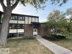 6165 Innkeepers Ct in East Lansing, MI - Building Photo - Building Photo