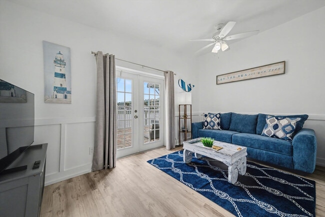 711 E Gulf Blvd in Indian Rocks Beach, FL - Foto de edificio - Building Photo