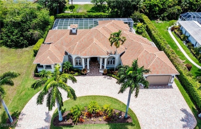 601 S Barfield Dr in Marco Island, FL - Foto de edificio - Building Photo