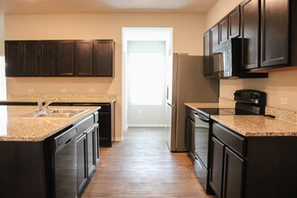 15209 Upland Willow Rd in Austin, TX - Foto de edificio - Building Photo